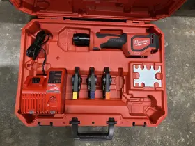 2674-20 Milwaukee M18 18v Li-ion Short Throw Press Tool Kit With Viega Crimp Jaws